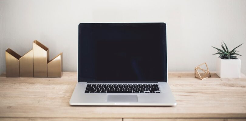 Laptop scherm schoonmaken: zo doe je het goed (en wat je moet vermijden)