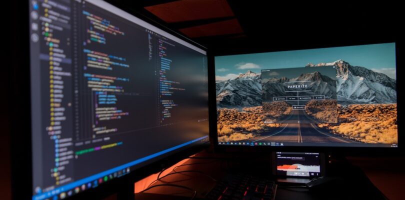 2 schermen aansluiten op een laptop: zo doe je het stap voor stap